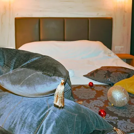 Logis Clermotel - & Restaurant 호텔