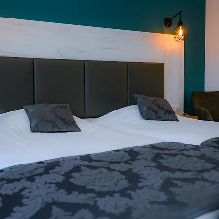 Logis Clermotel - & Restaurant 호텔