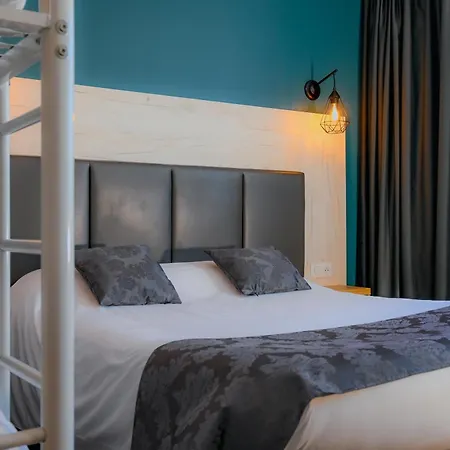 Logis Clermotel - & Restaurant 호텔