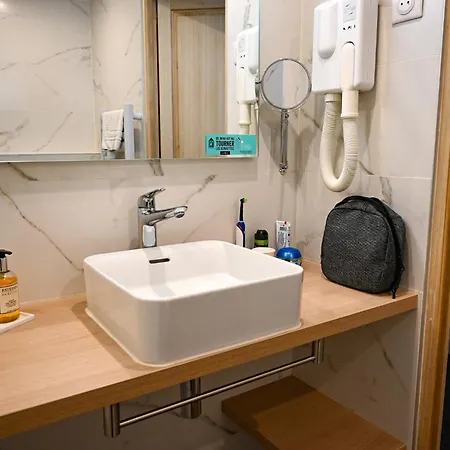 Logis Clermotel - & Restaurant أنييتْسْ