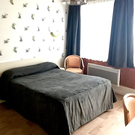 Logis Clermotel - & Restaurant 3* 阿涅尔兹