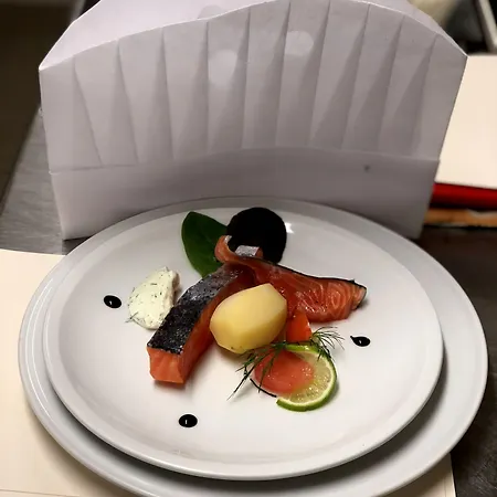 Logis Clermotel - & Restaurant 아네