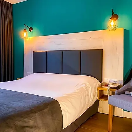 Logis Clermotel - & Restaurant 호텔