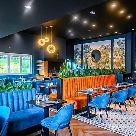 Logis Clermotel - & Restaurant 아네