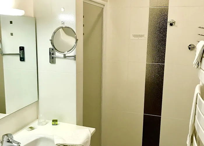 Szálloda Logis Clermotel - & Restaurant 3*